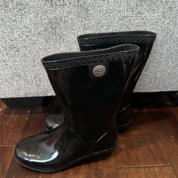 Ugg Rain Boots - Picture 2 of 9